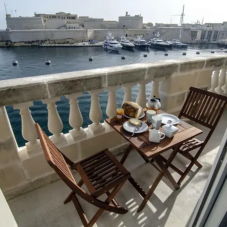 Grand Harbour Vista